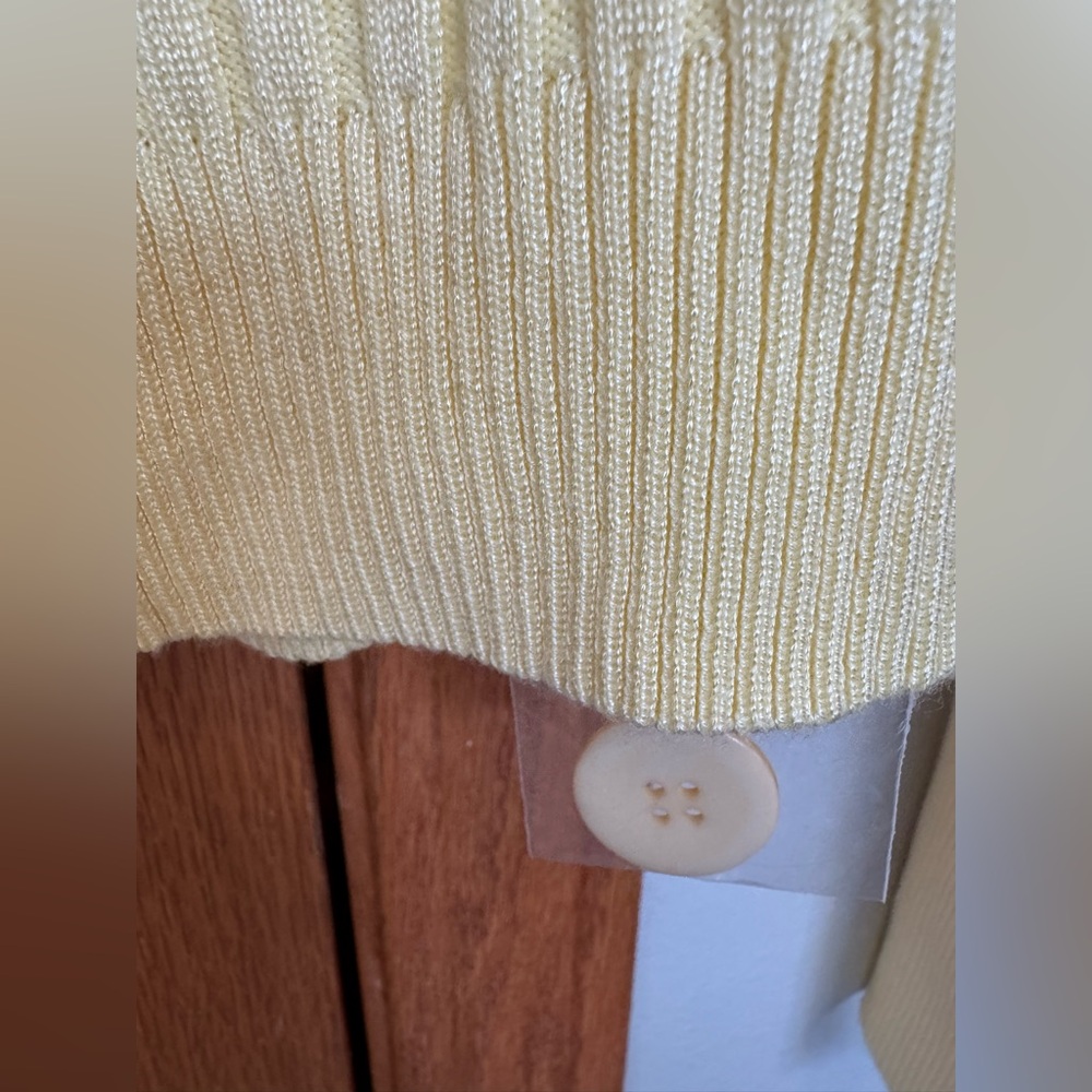 Princess Polly CS/S yellow crop cardigan NWT extra button - Picture 5 of 6
